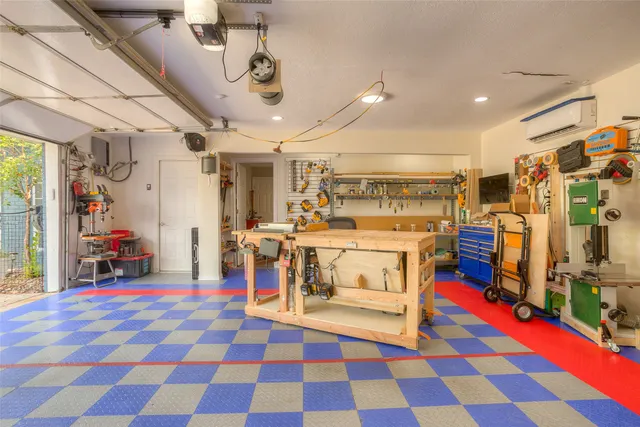 $389,000 | 319 Brook Hollow Drive, Huntsville, TX 77340