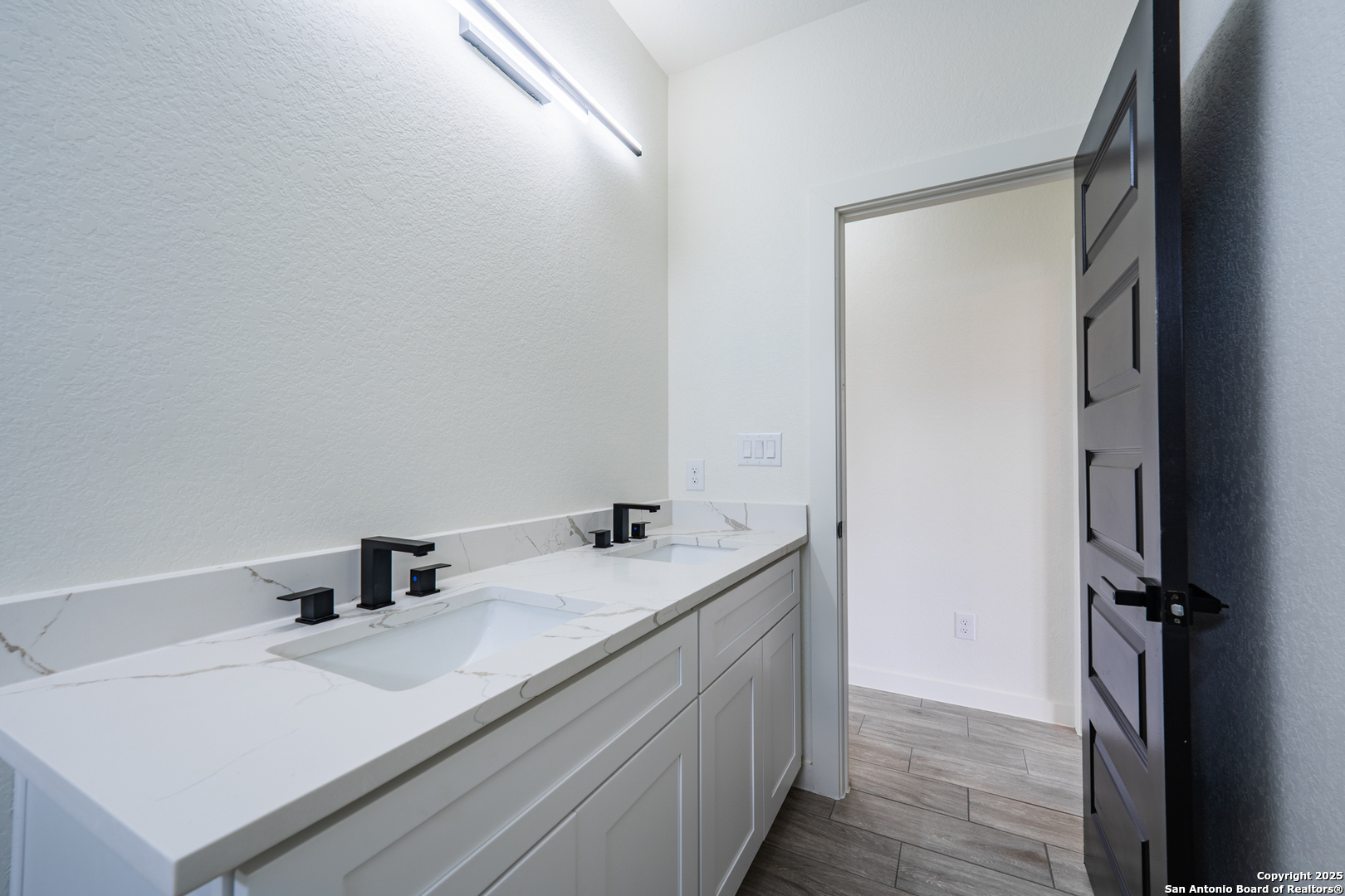 122 Ranchero Way Natalia, TX 78059 - Photo 21 of 31 a bathroom with a sink and a mirror