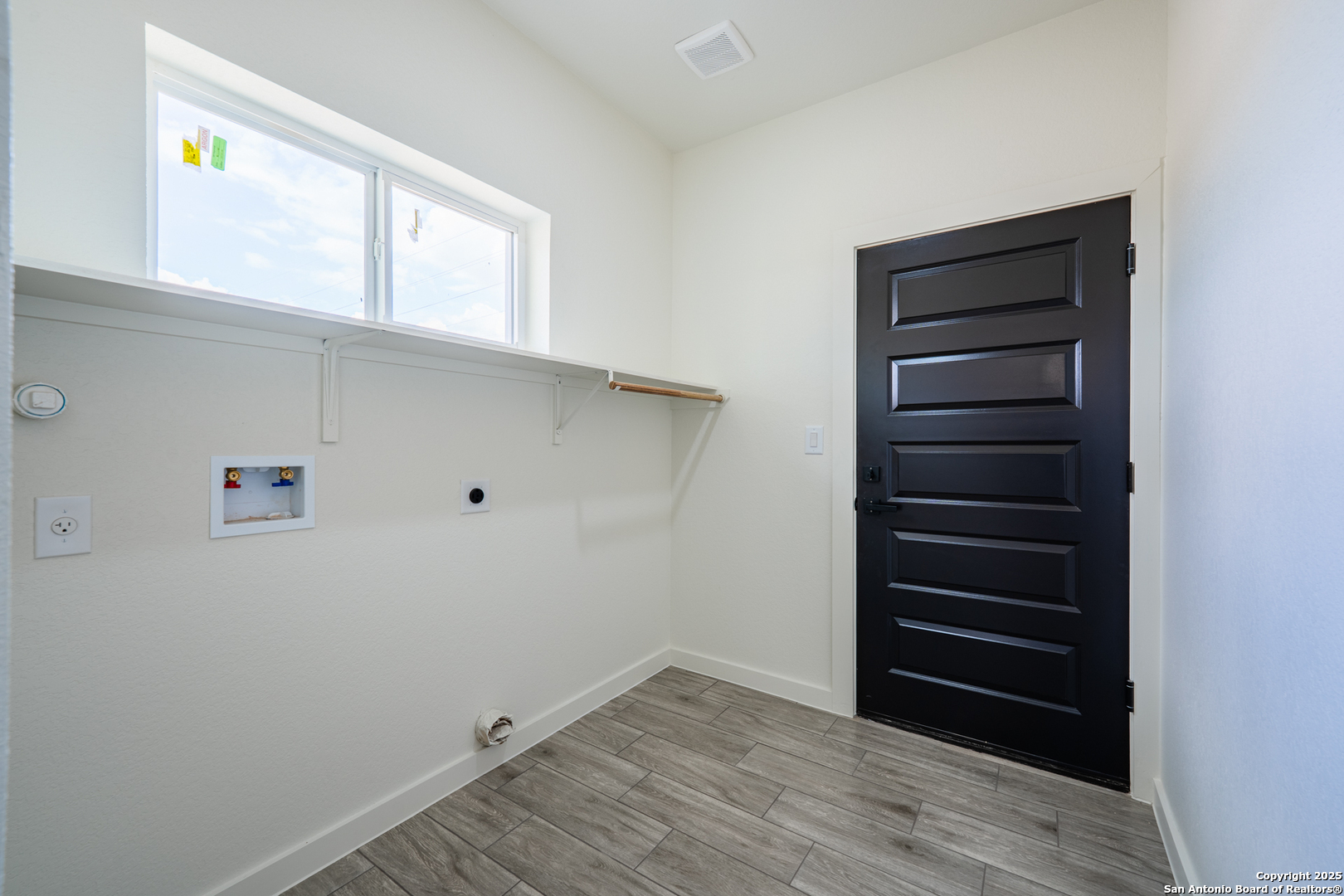 122 Ranchero Way Natalia, TX 78059 - Photo 26 of 31 a view of walk in closet with empty racks