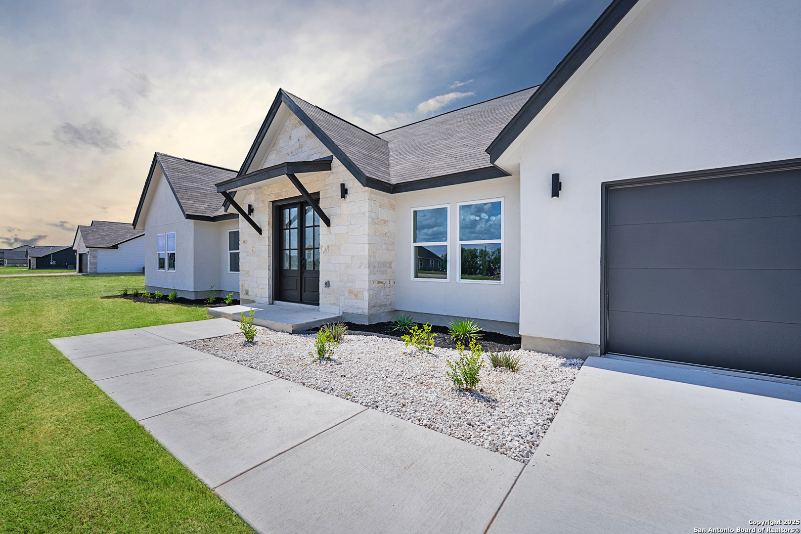 122 Ranchero Way Natalia, TX 78059 - Photo 3 of 31 a front view of a house with garden
