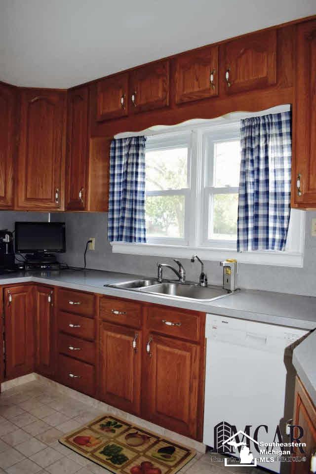 1986 Vivian Road Monroe, MI 48162 - Photo 14 of 31 Kitchen