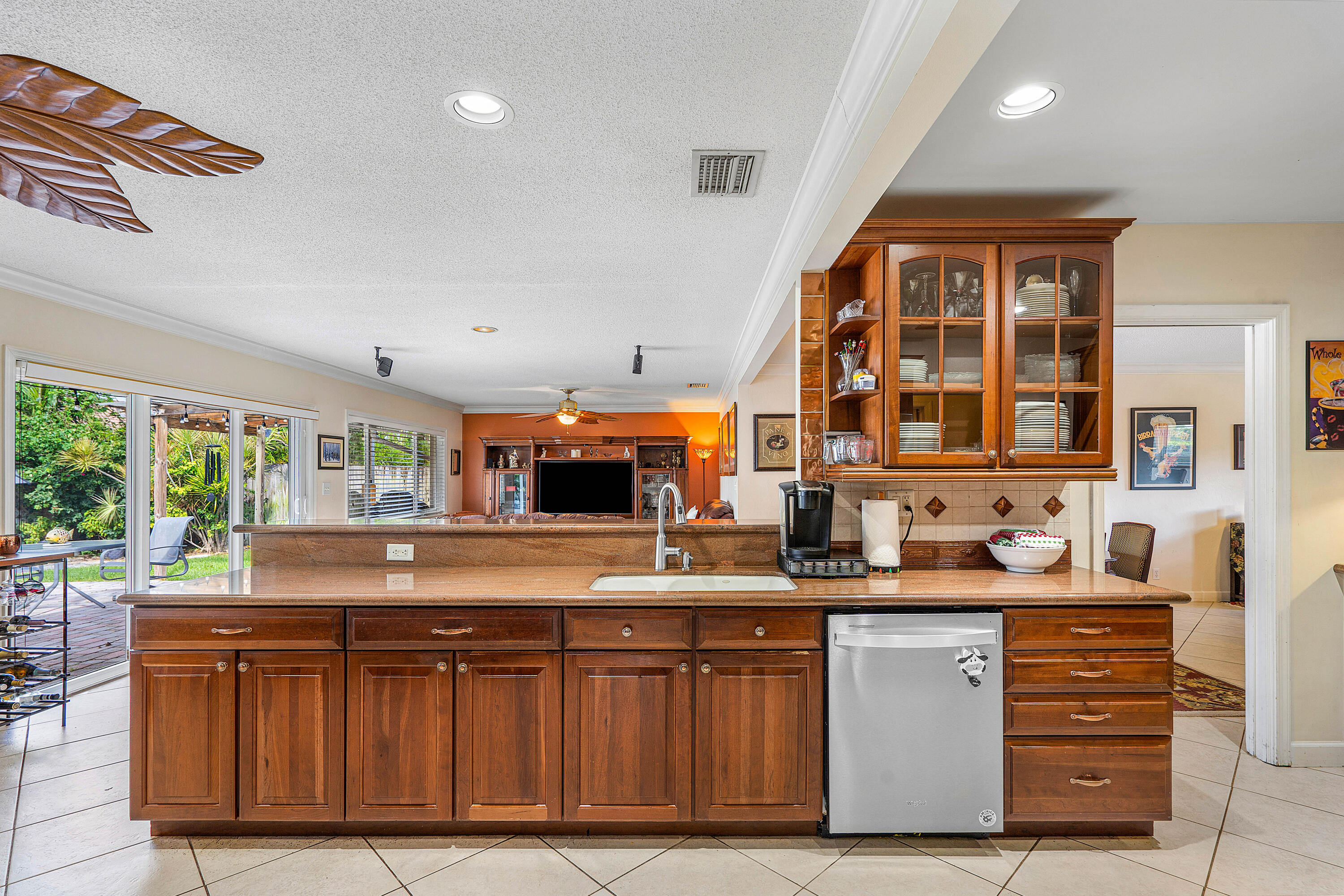 2001 Sharon Street Boca Raton, FL 33486 - Photo 11 of 31 012-2001SharonStreet-BocaRaton-FL-33486-