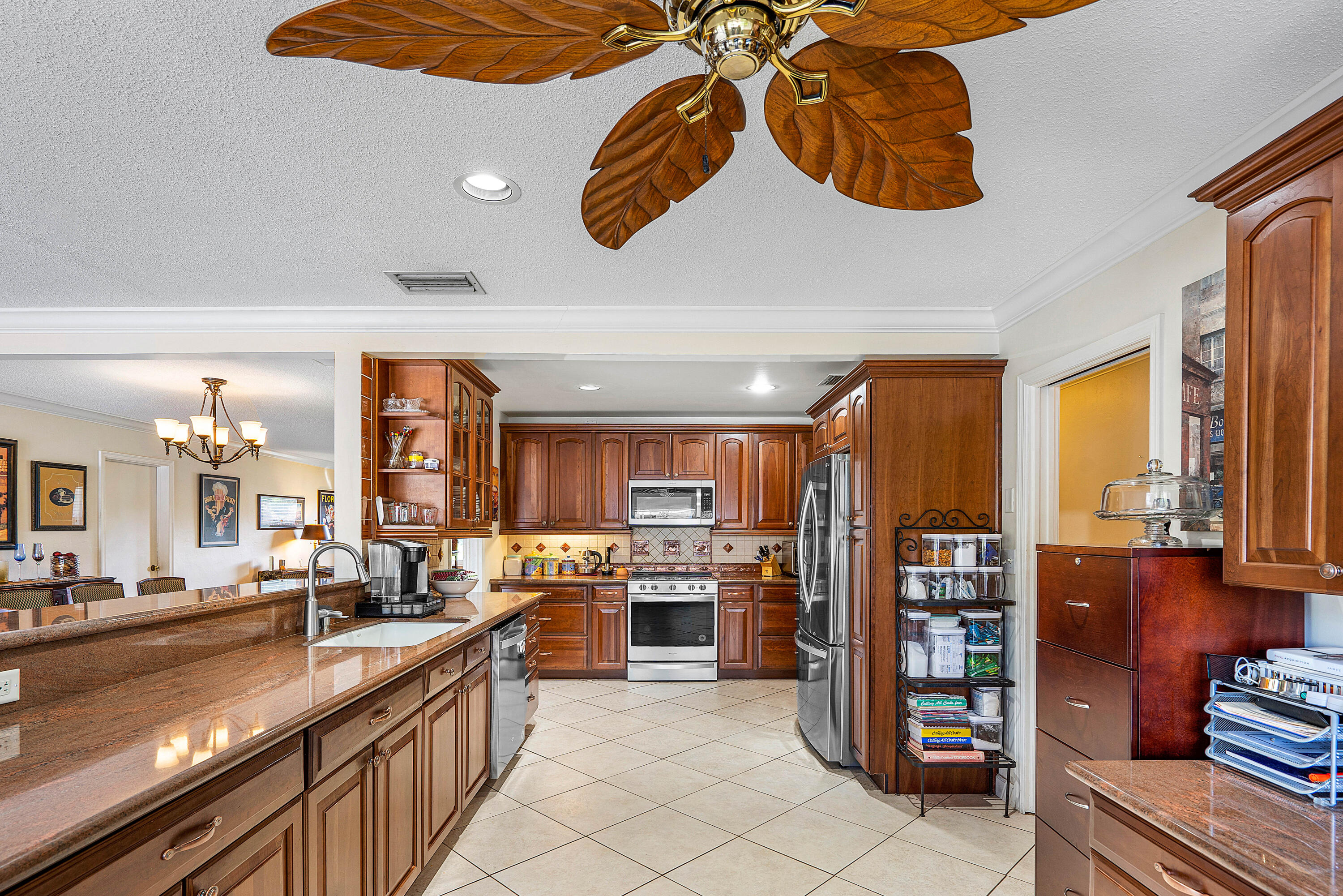 2001 Sharon Street Boca Raton, FL 33486 - Photo 9 of 31 010-2001SharonStreet-BocaRaton-FL-33486-