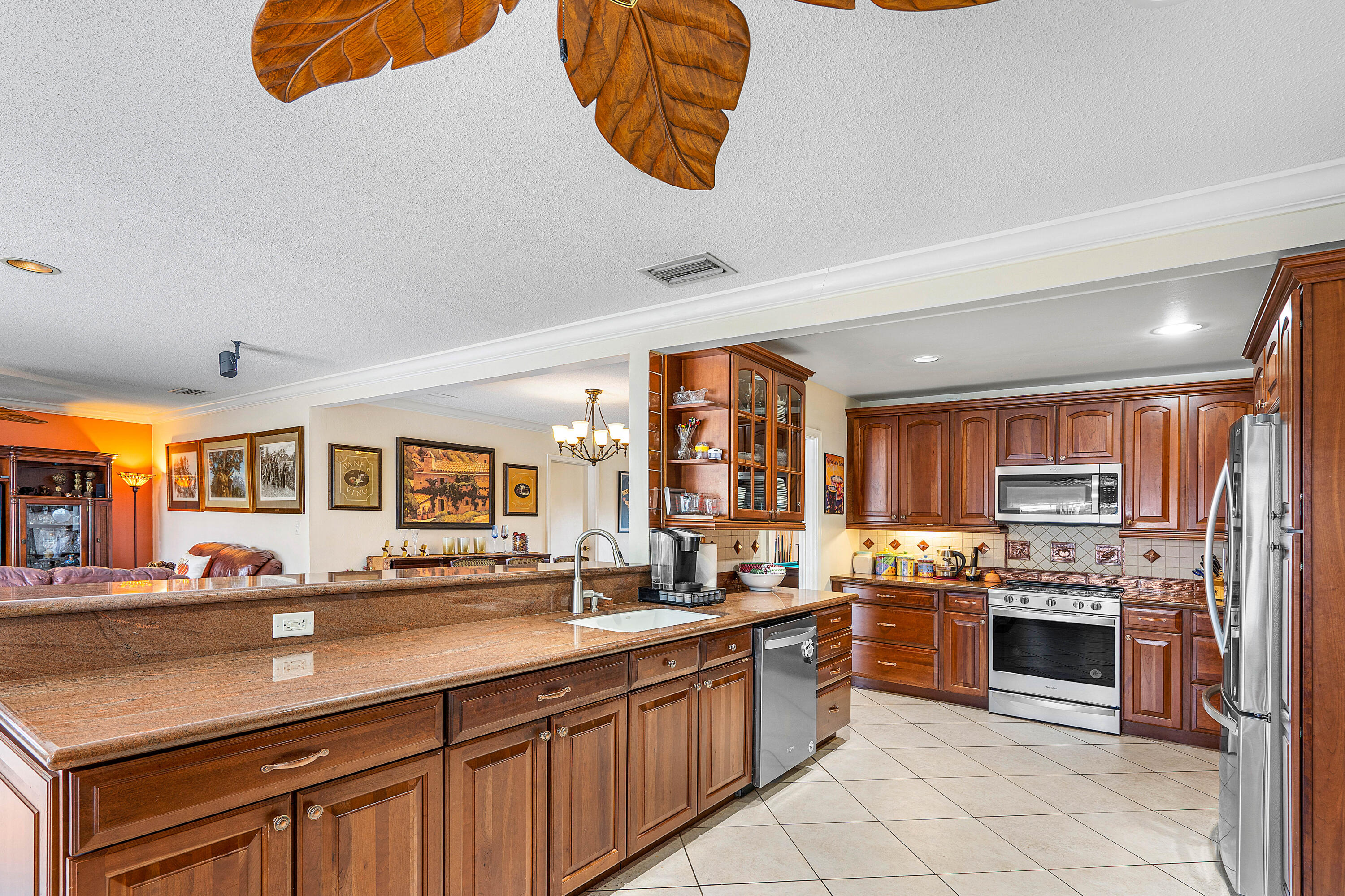 2001 Sharon Street Boca Raton, FL 33486 - Photo 10 of 31 011-2001SharonStreet-BocaRaton-FL-33486-