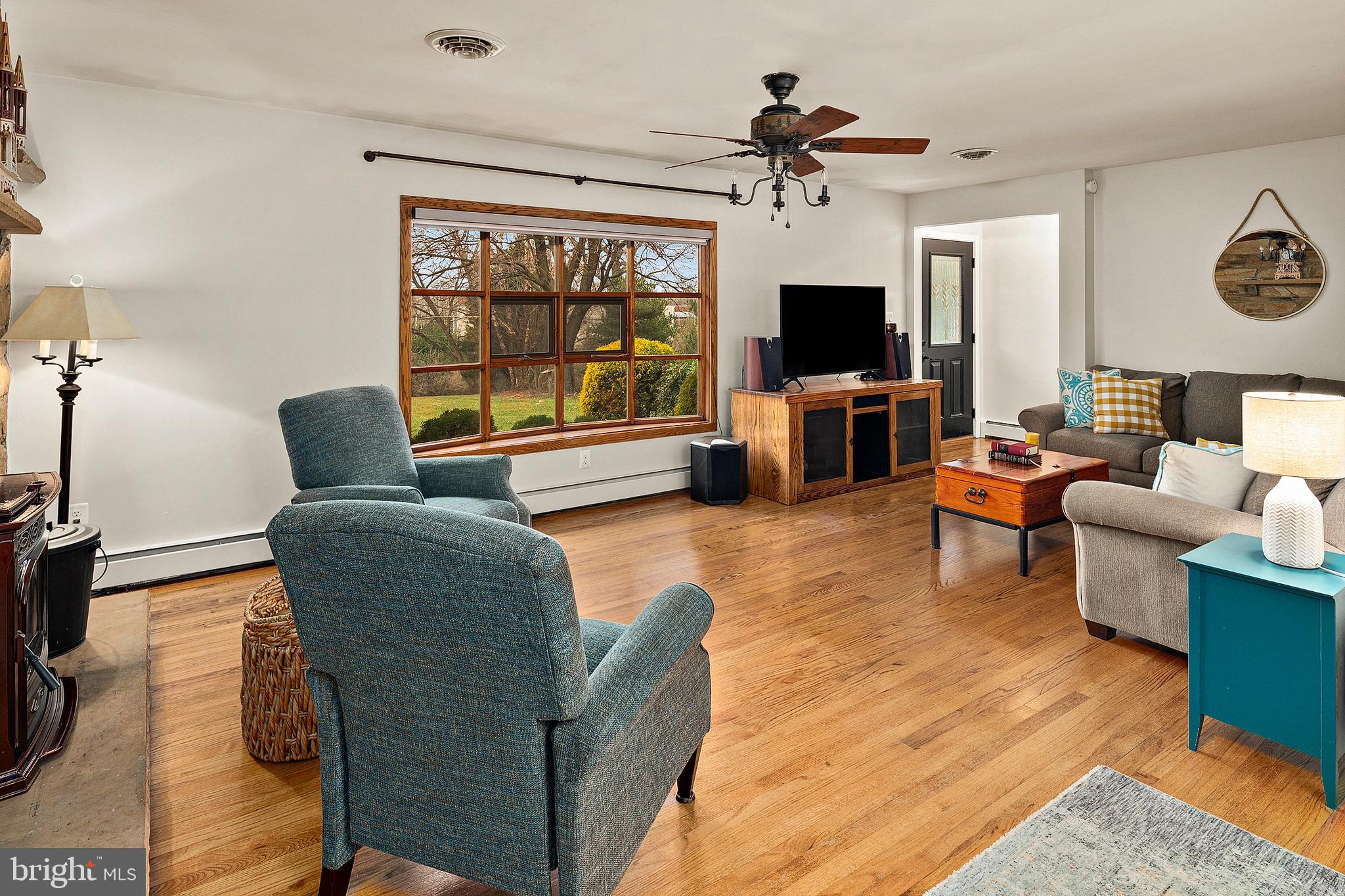 4665 Baugher Farm Road Ellicott City, MD 21043 - Photo 4 of 27 Beautiful hardwoods throughout