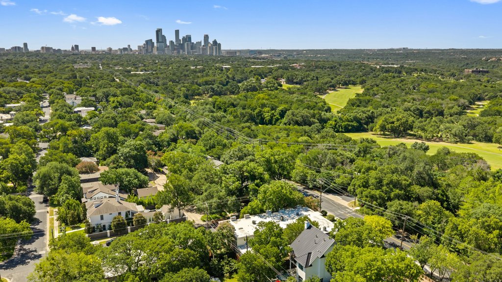 3500 Enfield Road, Unit E Austin, TX 78703 - Photo 5 of 40 Living here means being immersed in the beauty of Tarrytown’s mature oak canopy while staying remarkably close to the best of Austin.