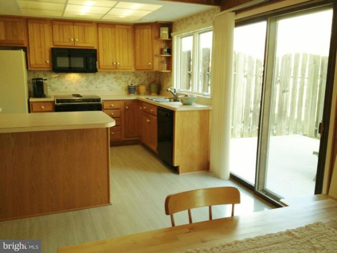 4507 Flintstone Road Alexandria, VA 22306 - Photo 16 of 30 Kitchen