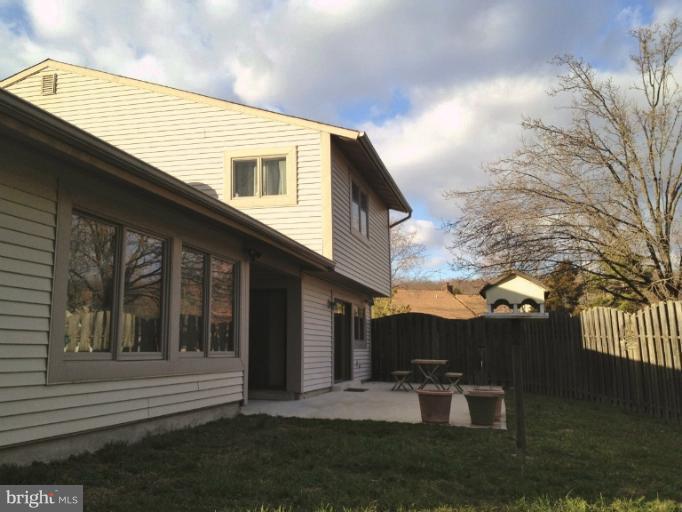 4507 Flintstone Road Alexandria, VA 22306 - Photo 20 of 30 Exterior (Rear)