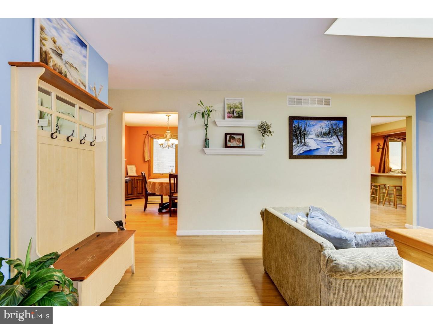 24 Wheatsheaf Road Shamong, NJ 08088 - Photo 2 of 25 Living Room