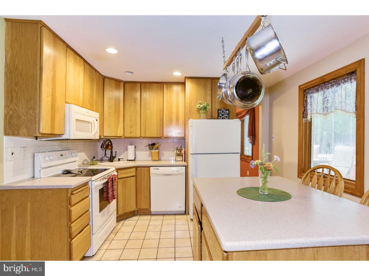 24 Wheatsheaf Road Shamong, NJ 08088 - Photo 11 of 25 Kitchen