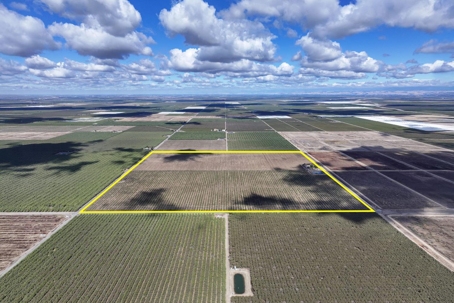 a view of a tennis court