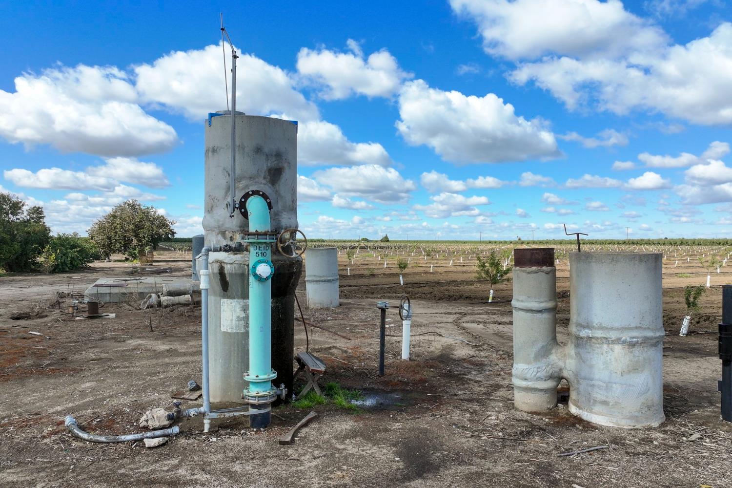 0 Road 168 Delano, CA 93215 - Photo 11 of 12 a view of a patio with table and chairs