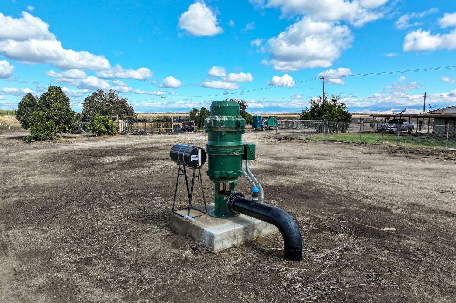 0 Road 168 Delano, CA 93215 - Photo 8 of 12 a view of a swimming pool with a yard