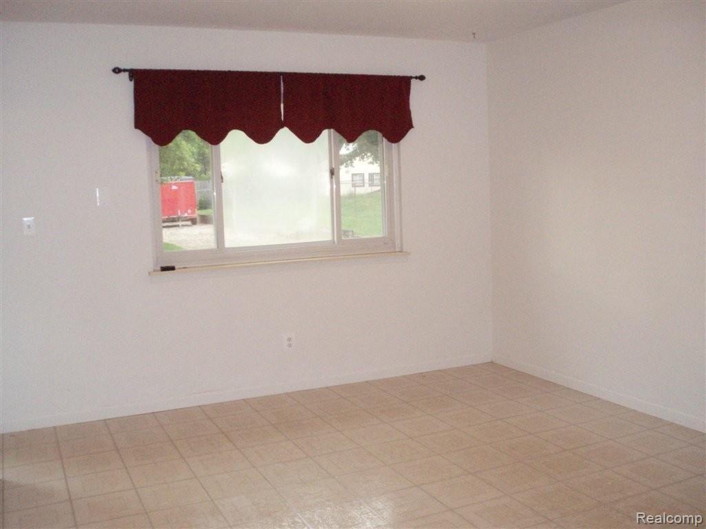 503 Alfred Road Ortonville, MI 48462 - Photo 18 of 25 Dining Area