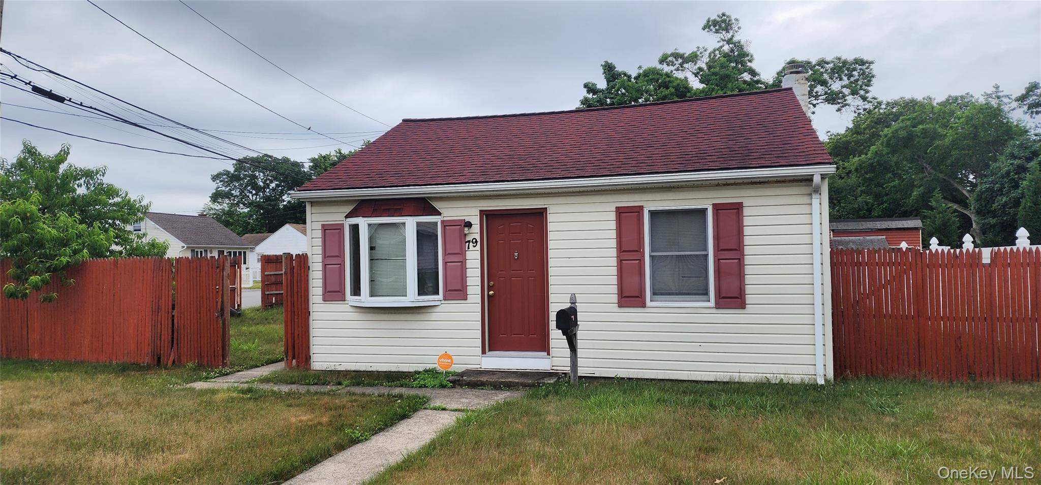 79 Commack Road North Babylon, NY 11703 - Photo 3 of 14