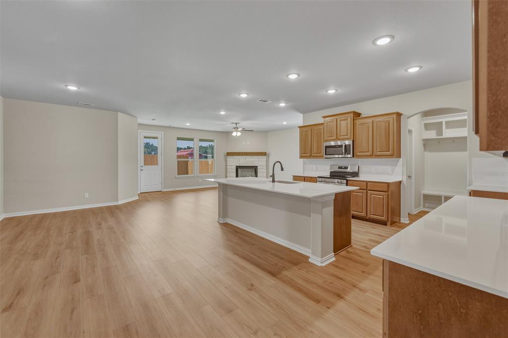 1232 Colca Drive Springtown, TX 76082 - Photo 7 of 23 Kitchen