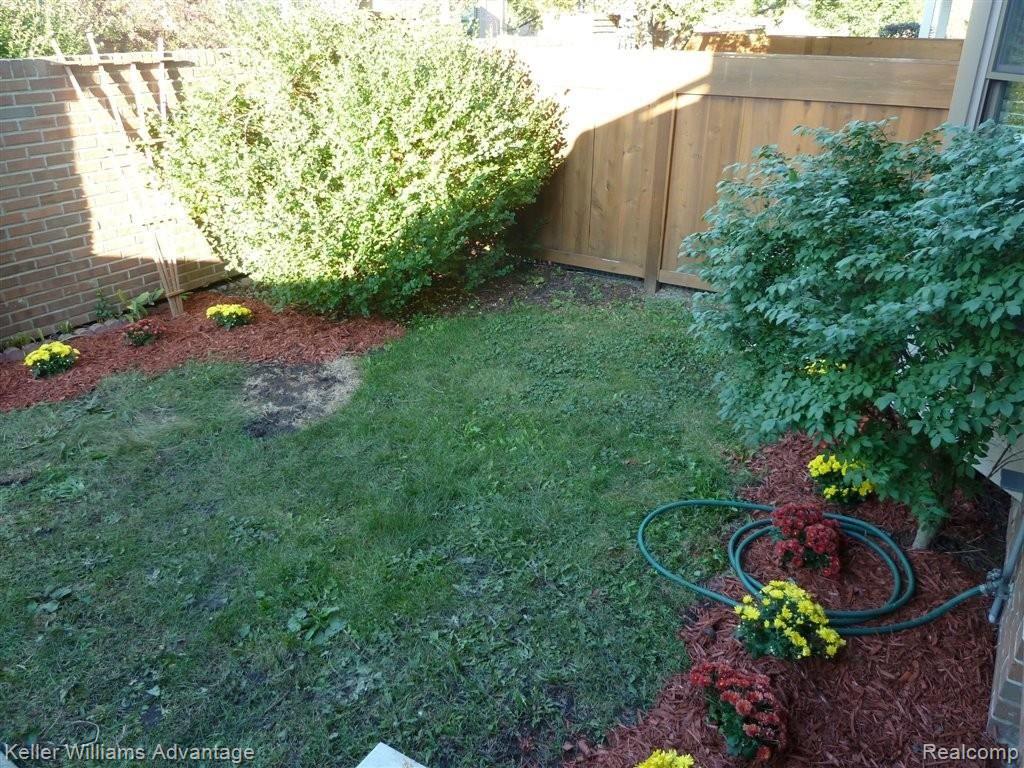 39964 Crosswinds Road Novi, MI 48375 - Photo 4 of 29 Patio.jpg