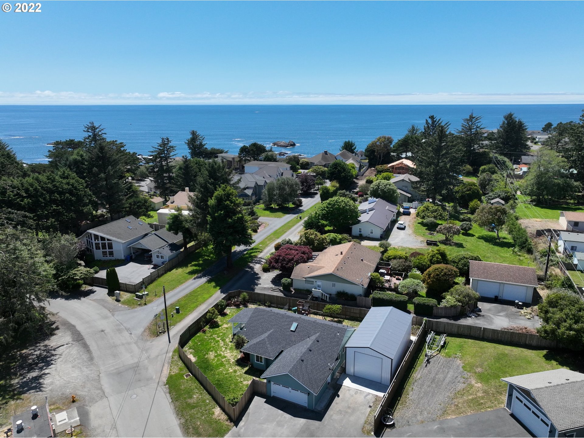 335 Mill Beach Road Brookings, OR 97415 - Photo 29 of 32 an aerial view of multiple house