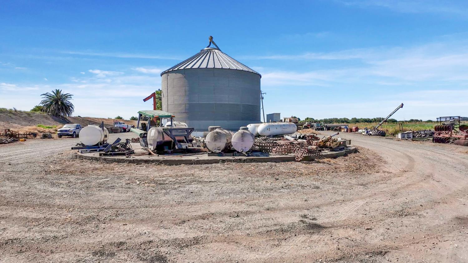 19701 Tyler Island Road Walnut Grove, CA 95690 - Photo 5 of 5 a table of the house with a yard