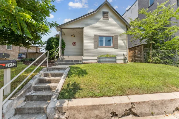 a view of house with a yard