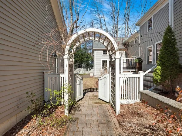 $1,995,000 | 20 Maple Street, Lexington, MA 02420
