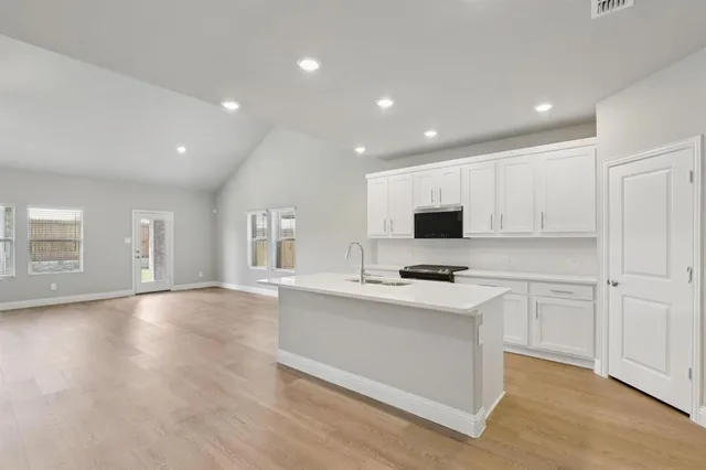 $3,100 | 6625 Vly Lk Lane, Crowley, TX 76036