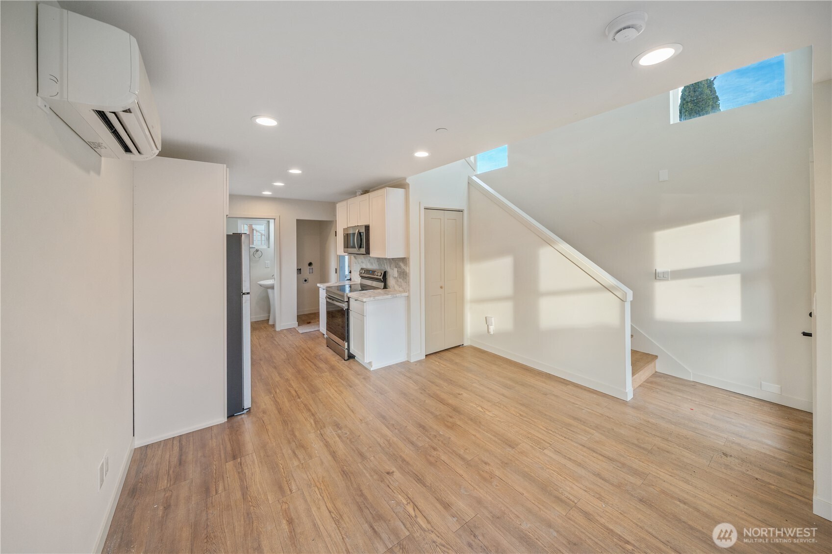 1251 Southwest 151st Street, Unit B Burien, WA 98166 - Photo 5 of 19