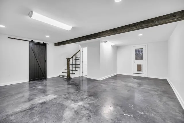 an empty room with a empty shelves