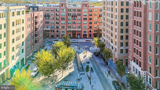 a picture of building with a outdoor space