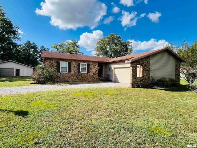 $145,000 | 295 Country Acres Road, Eldorado, IL 62930