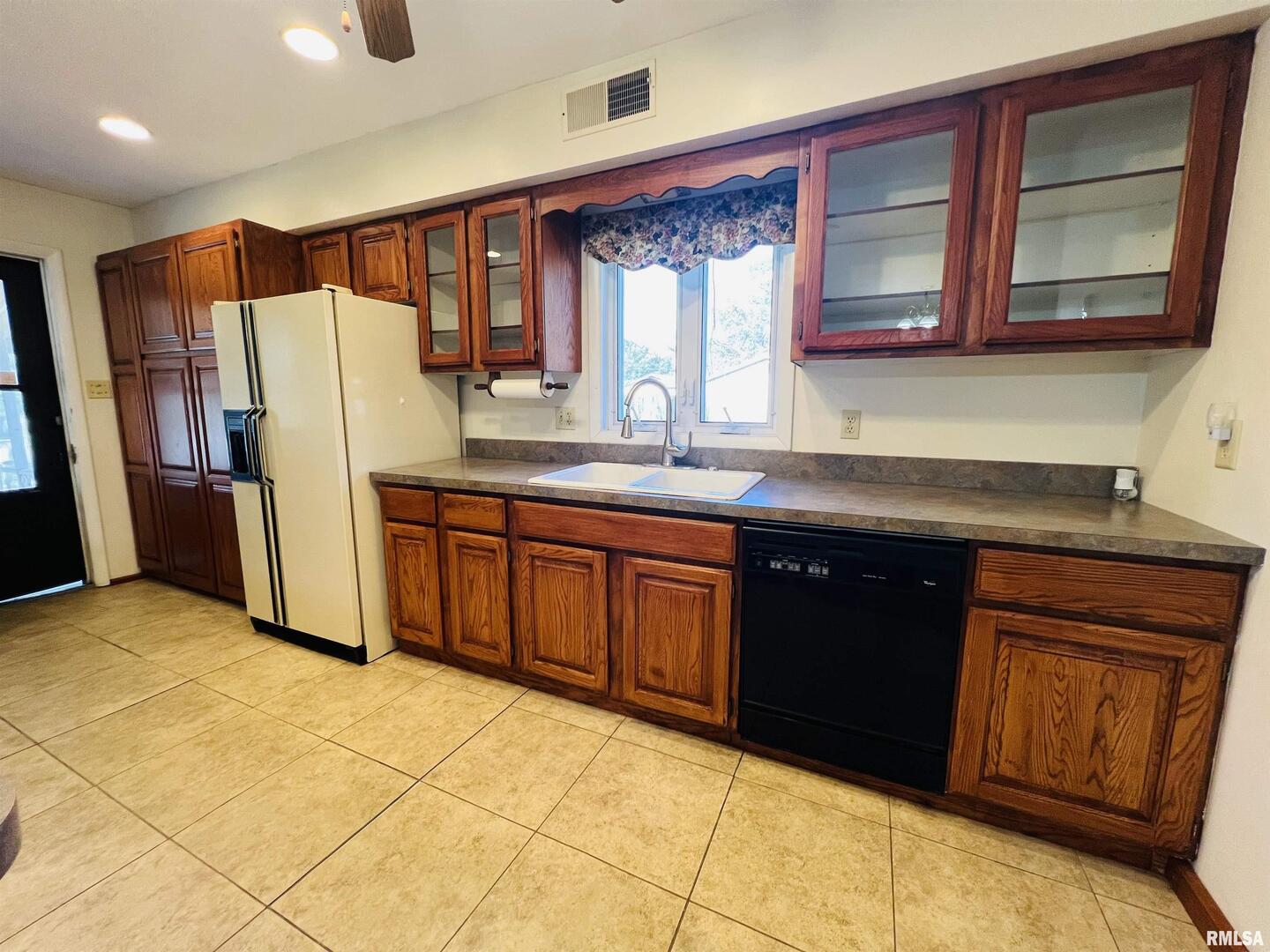 295 Country Acres Road Eldorado, IL 62930 - Photo 17 of 32