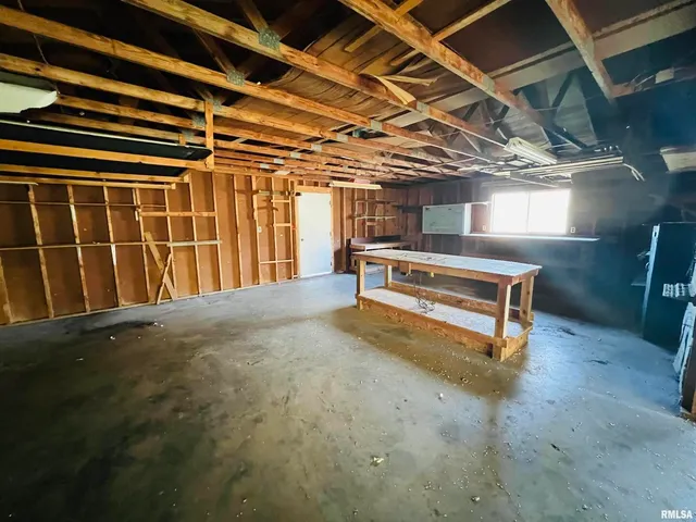 $145,000 | 295 Country Acres Road, Eldorado, IL 62930