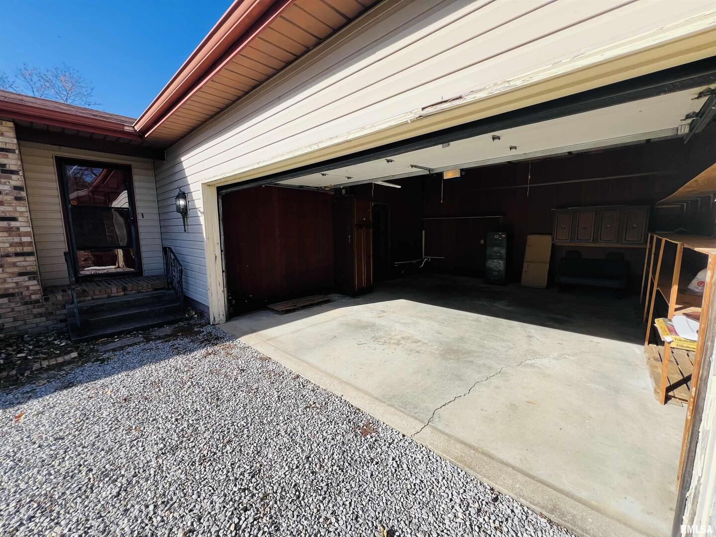 295 Country Acres Road Eldorado, IL 62930 - Photo 4 of 32