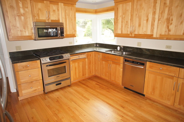 906 East North Path Wheaton, IL 60187 - Photo 2 of 25