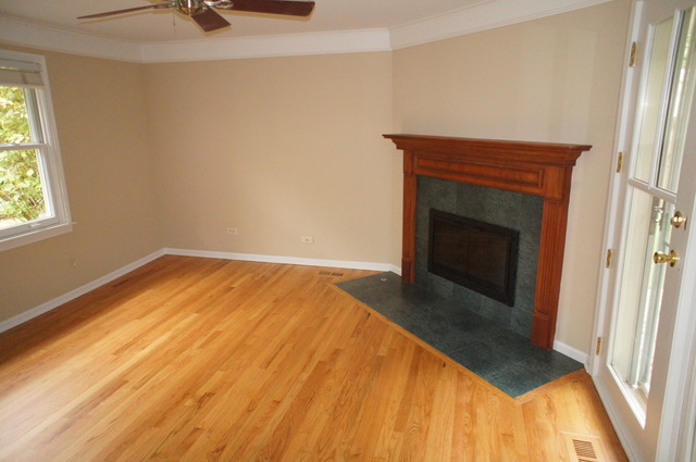 906 East North Path Wheaton, IL 60187 - Photo 4 of 25