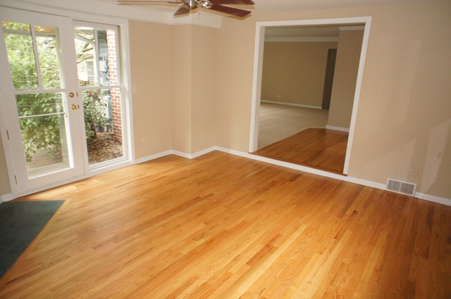 906 East North Path Wheaton, IL 60187 - Photo 5 of 25