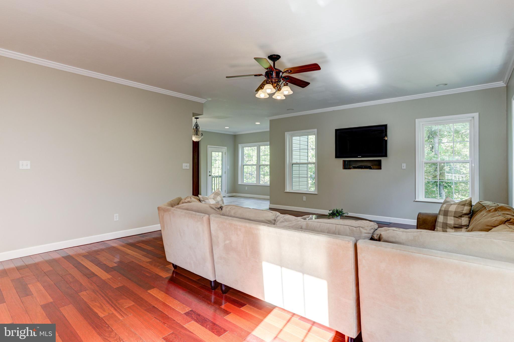 968 Santa Rosa Court Lusby, MD 20657 - Photo 5 of 39 Living Room