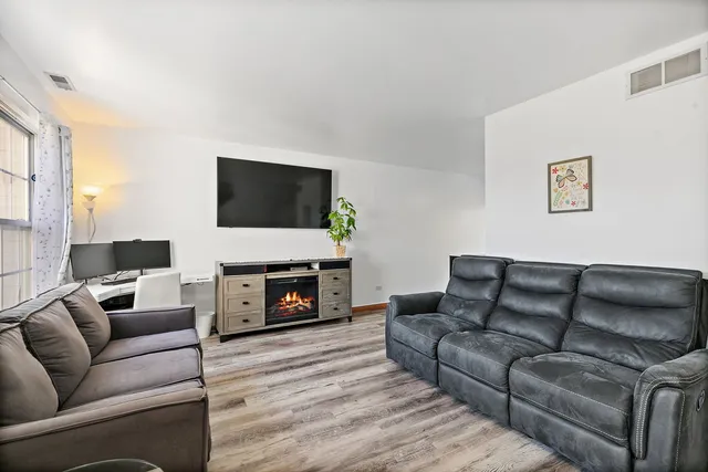 $225,000 | 2573 Canyon Drive, Plainfield, IL 60586