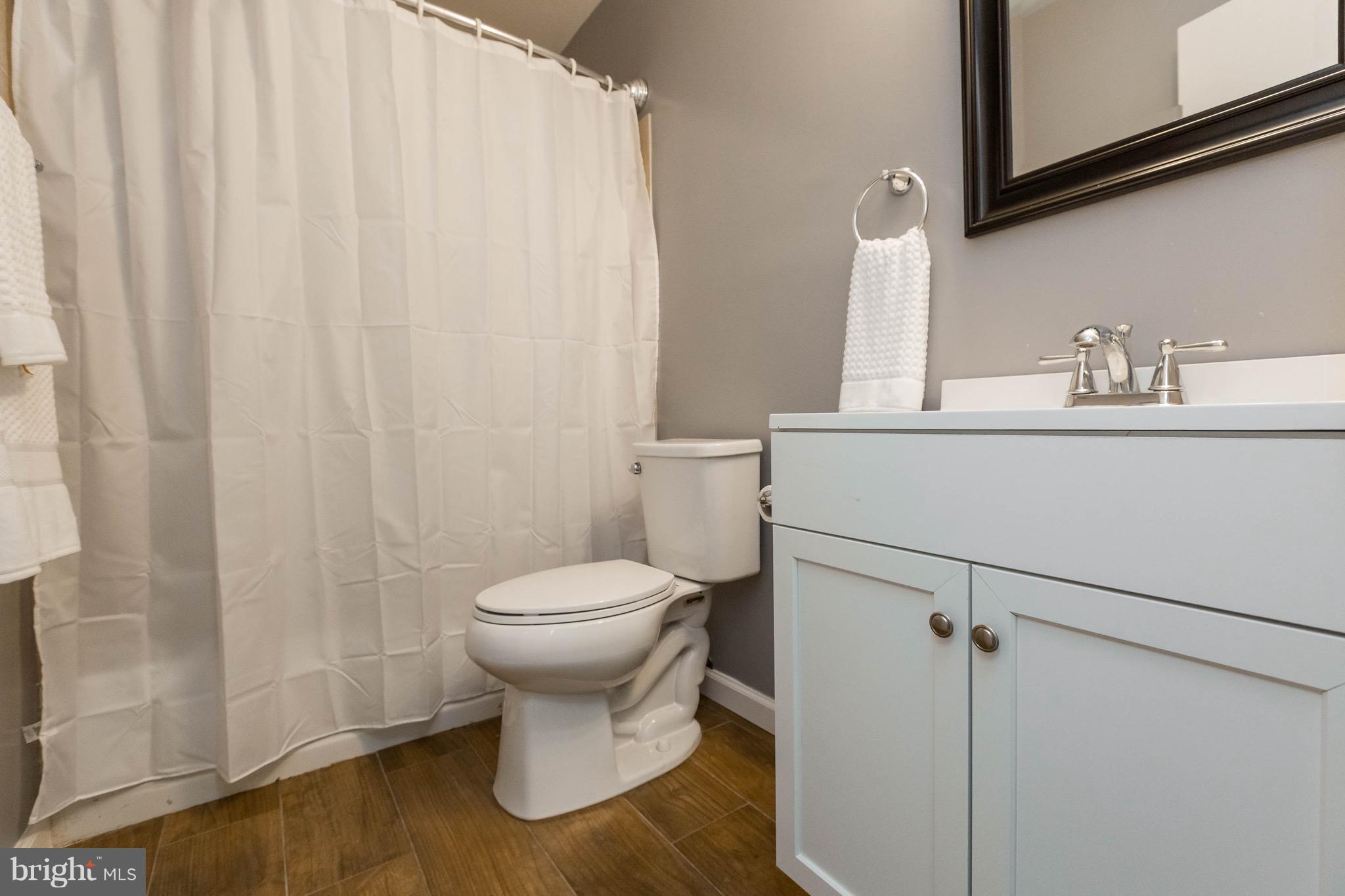 14308 Lindendale Road Woodbridge, VA 22193 - Photo 13 of 39 Second Bath upstairs