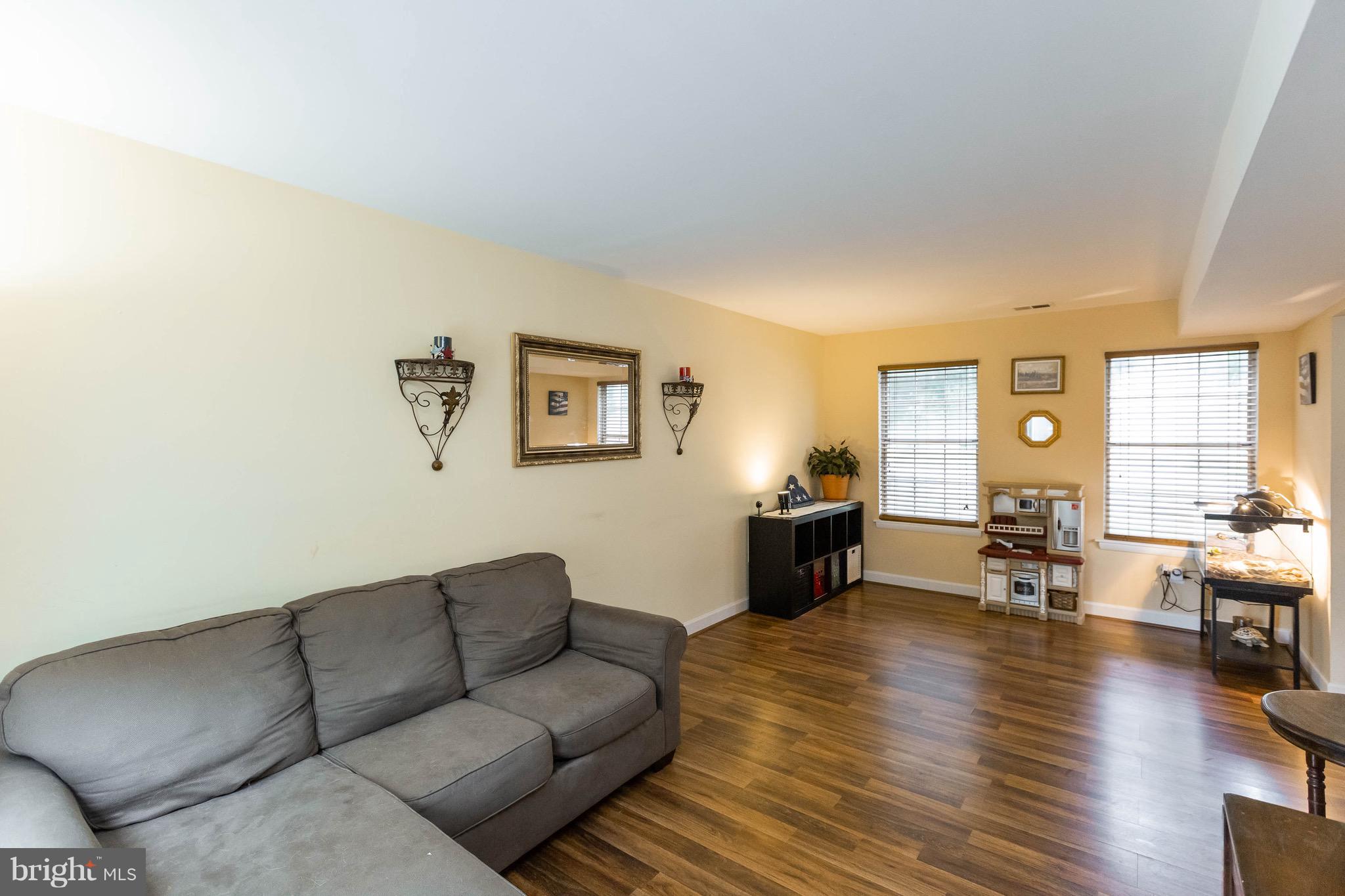 14308 Lindendale Road Woodbridge, VA 22193 - Photo 17 of 39 a living room with furniture wooden floor and a window