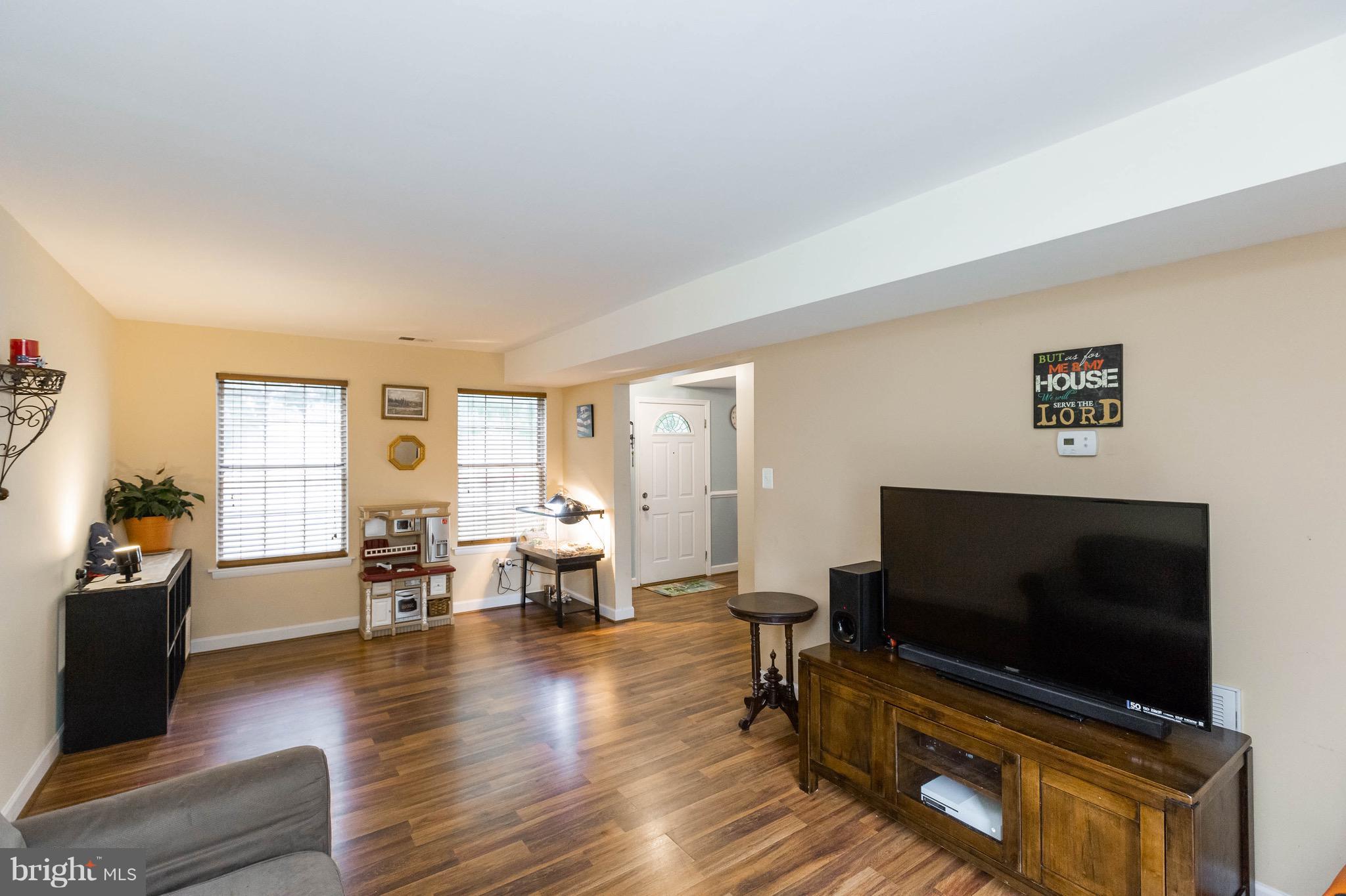 14308 Lindendale Road Woodbridge, VA 22193 - Photo 18 of 39 Natural light al day