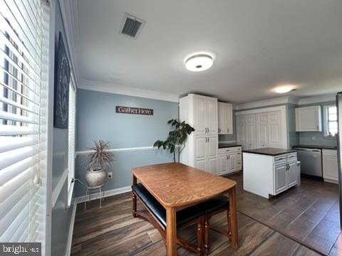 14308 Lindendale Road Woodbridge, VA 22193 - Photo 22 of 39 a living room with furniture a dining table and kitchen view