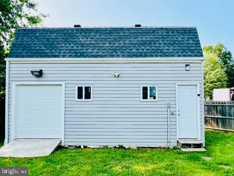 14308 Lindendale Road Woodbridge, VA 22193 - Photo 31 of 39 a front view of a house with a garden