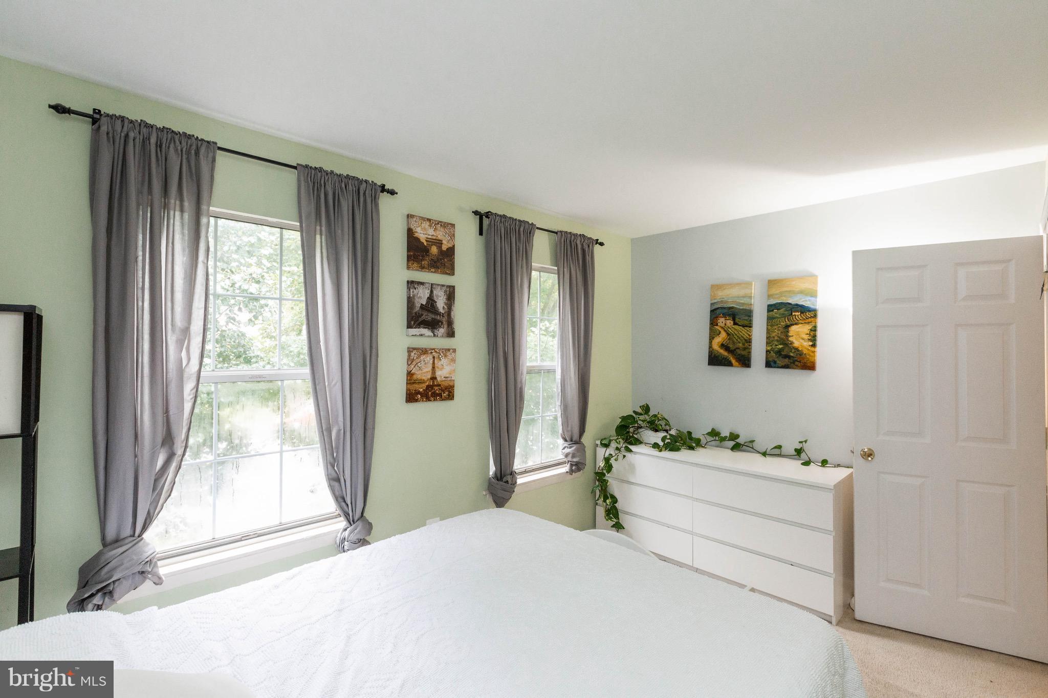 14308 Lindendale Road Woodbridge, VA 22193 - Photo 7 of 39 a bedroom with a large bed and a window