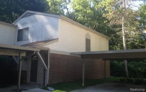 $192,500 | 27153 Farmbrook Villa Drive, Southfield, MI 48034