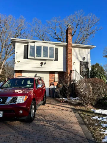 $543,000 | 120 Lockwood Avenue, Huntington, NY 11746