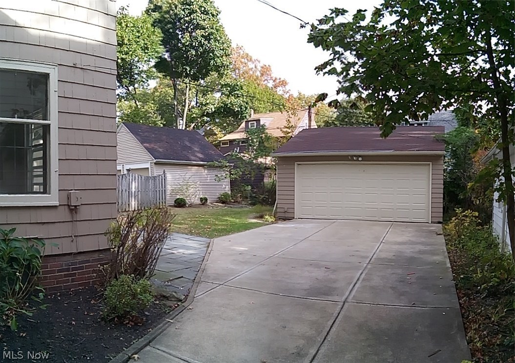 1247 Quilliams Road Cleveland Heights, OH 44121 - Photo 3 of 24
