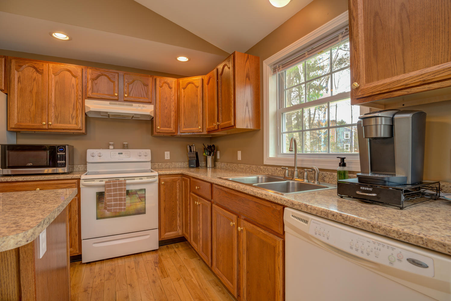385 River Road Windham, ME 04062 - Photo 7 of 31 385 River Rd Windham ME 04062-large-009-