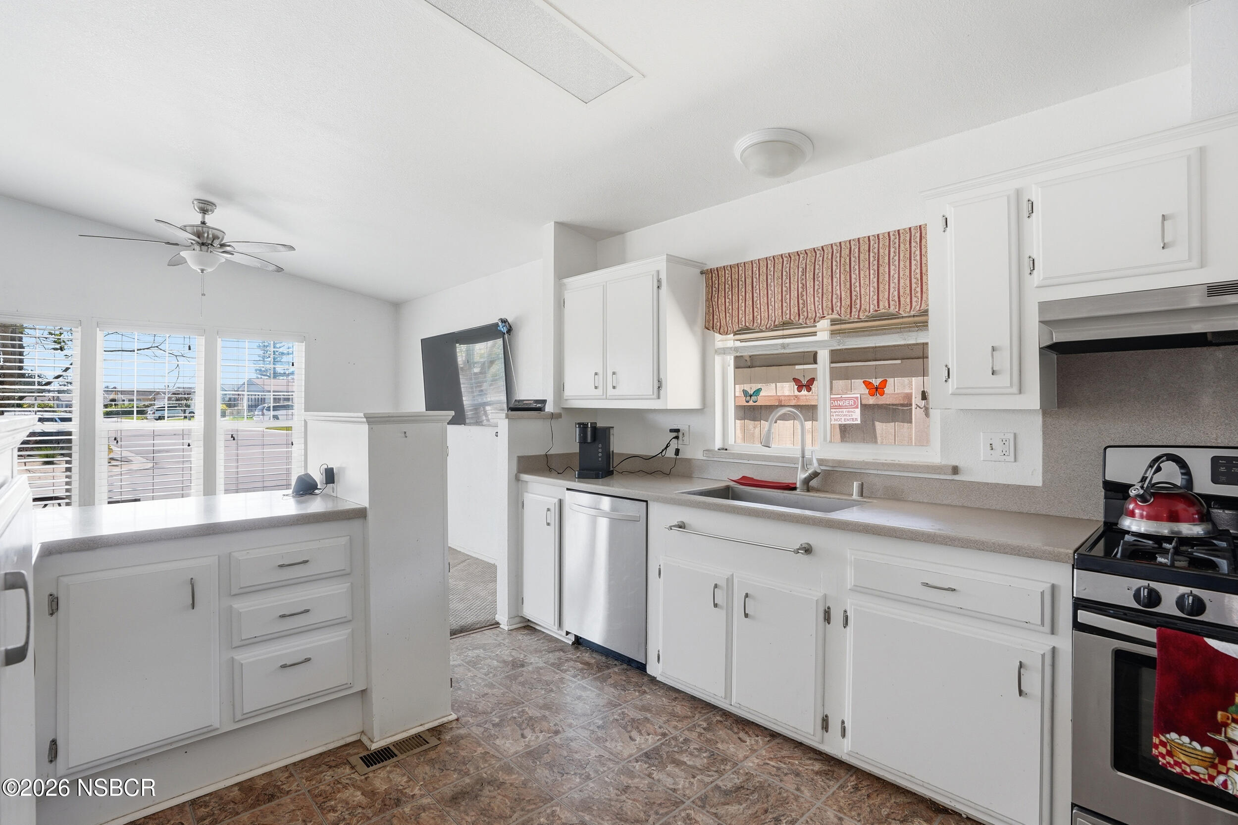 911 North Ridge View Drive Santa Maria, CA 93455 - Photo 14 of 34 911 n ridge view dr-16