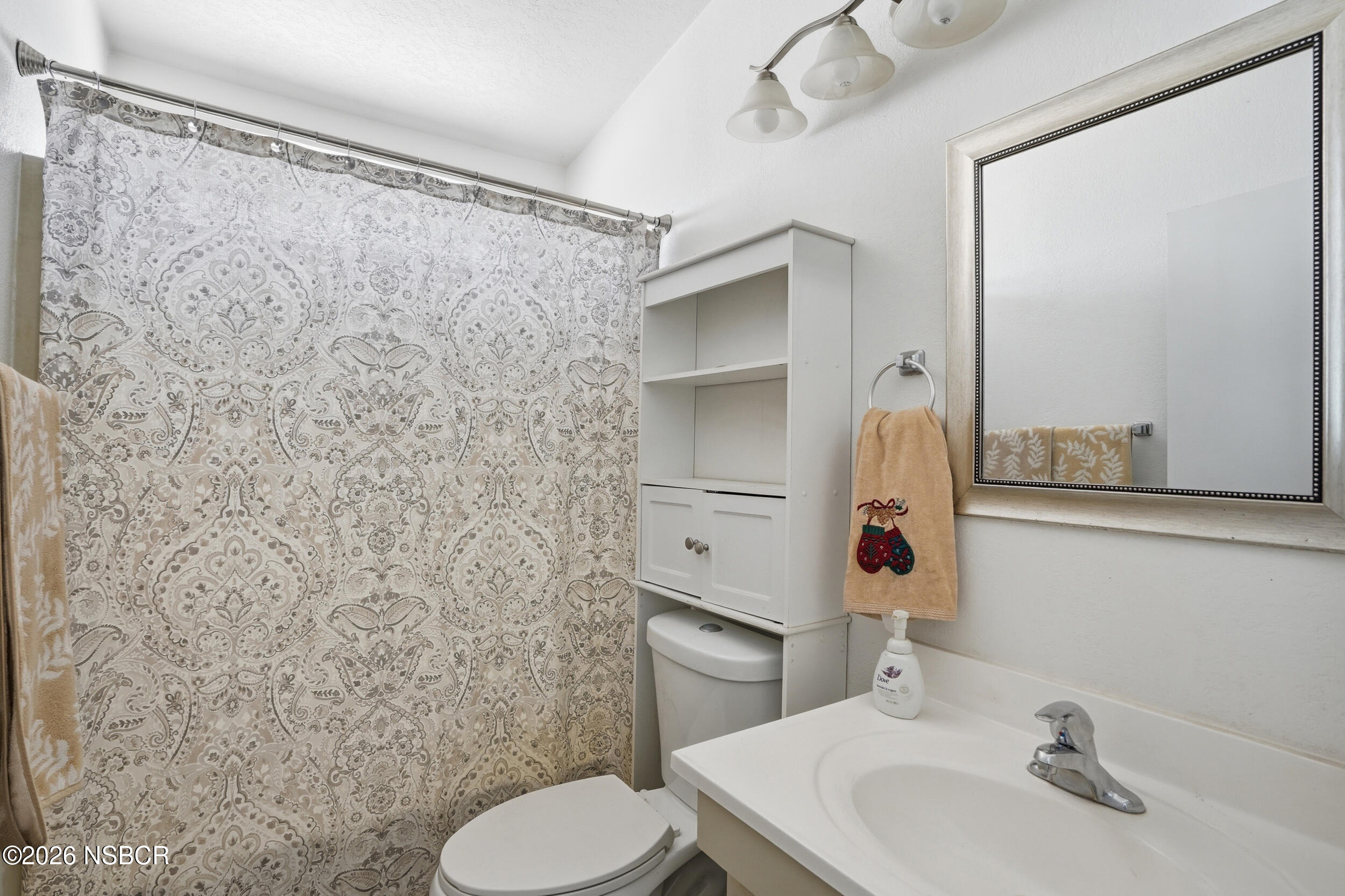 911 North Ridge View Drive Santa Maria, CA 93455 - Photo 18 of 34 Second bathroom